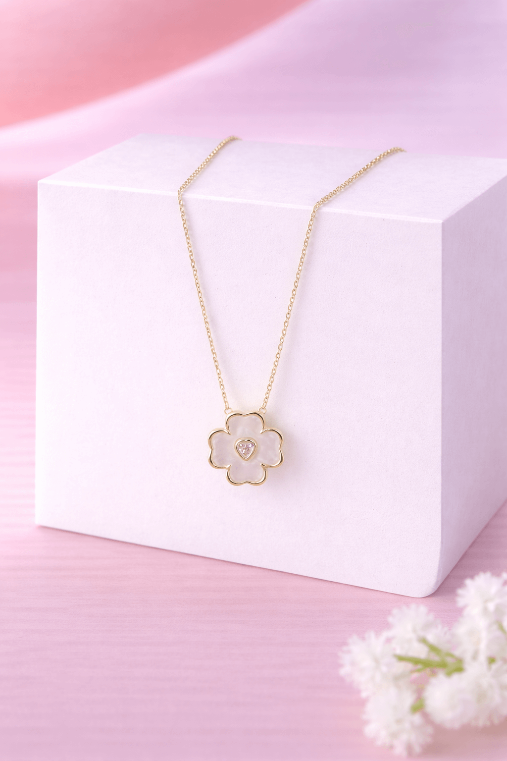 Mother of Pearl Flower Pendant Necklace