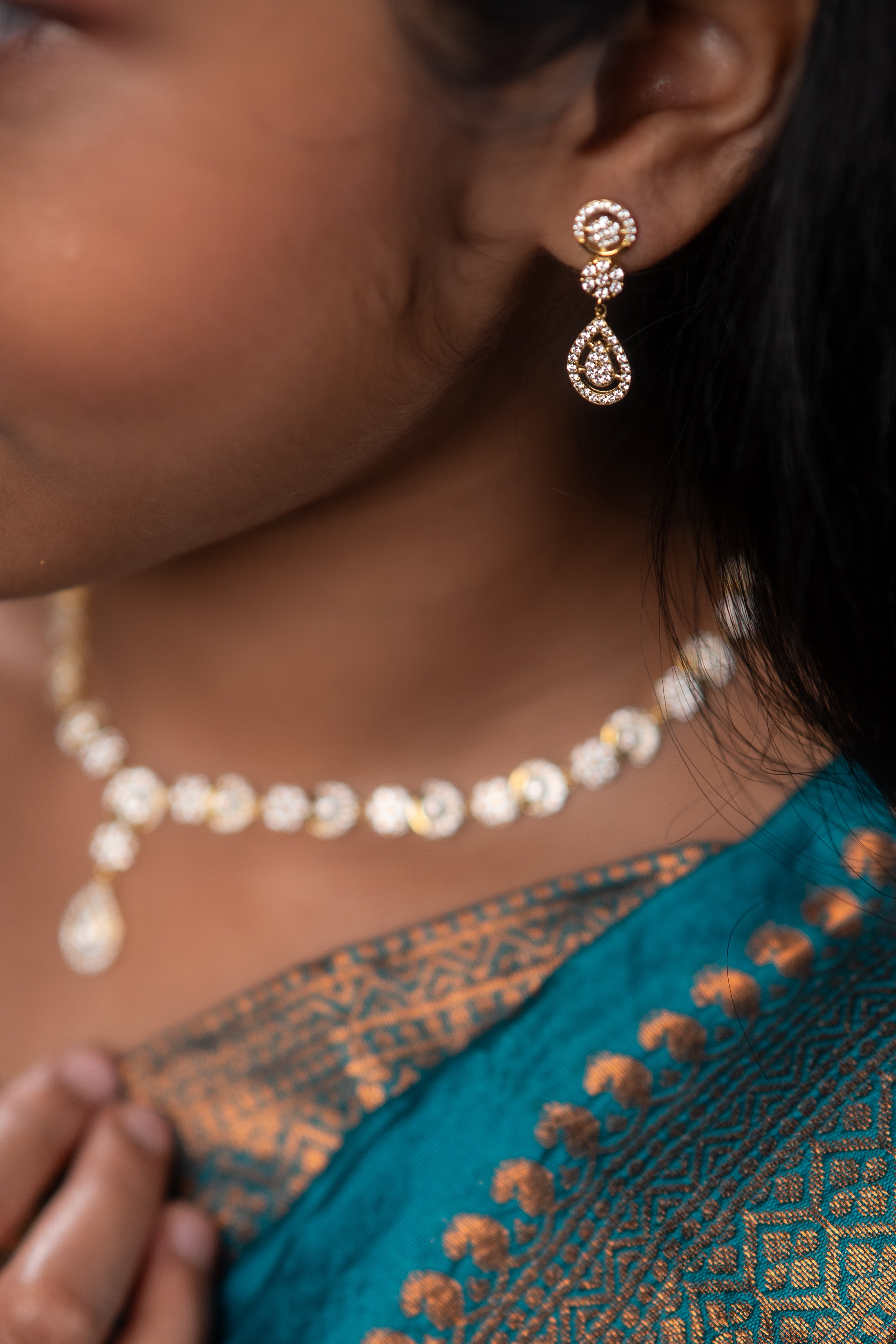 Gold Floral Crystal Necklace Set with Teardrop Pendant