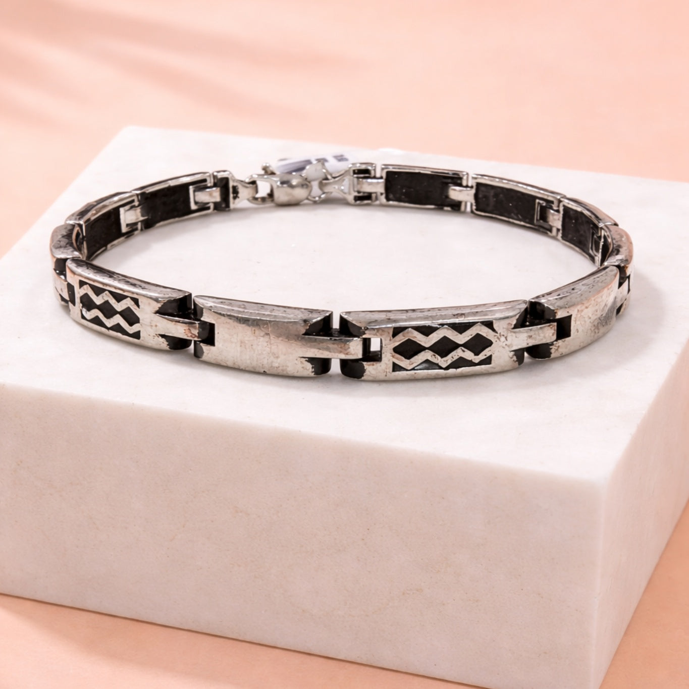 Classic Silver Zigzag Pattern Link Bracelet
